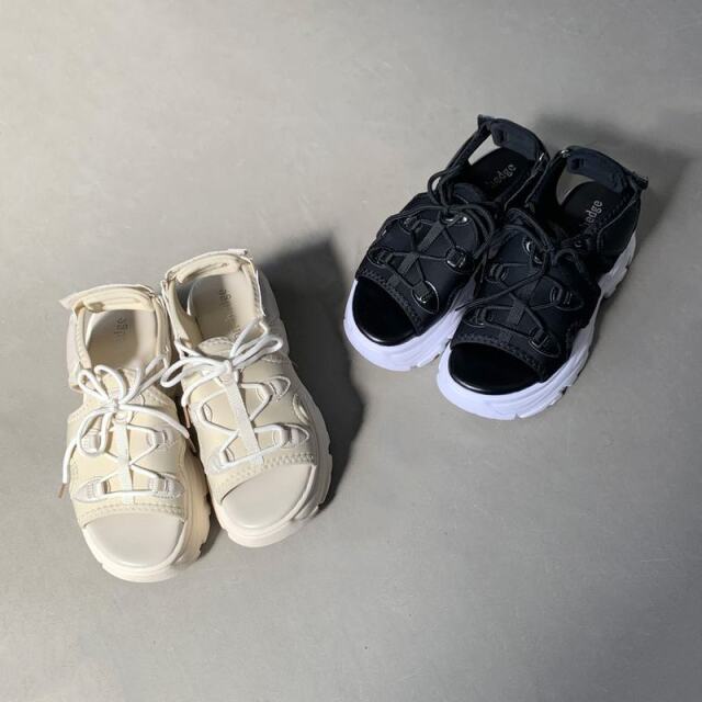 レースアップスポーツサンダル