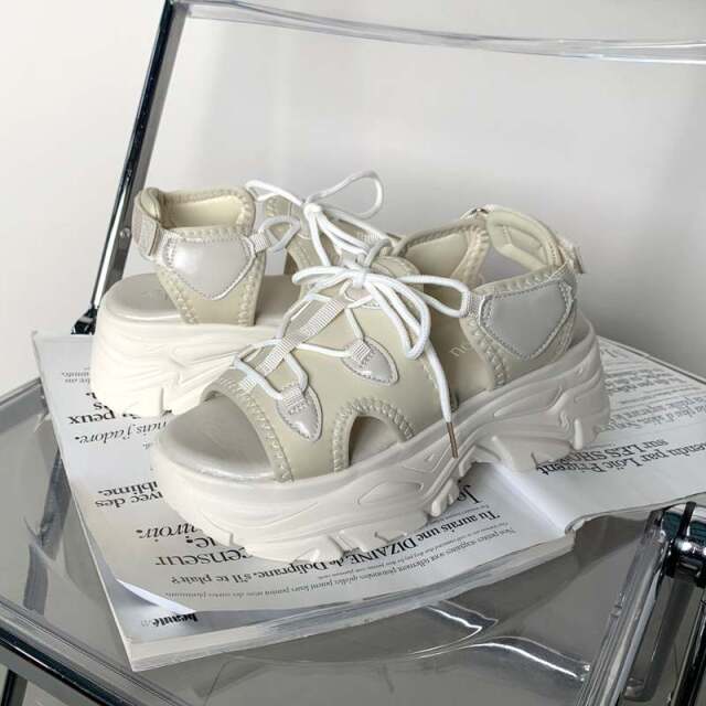 レースアップスポーツサンダル