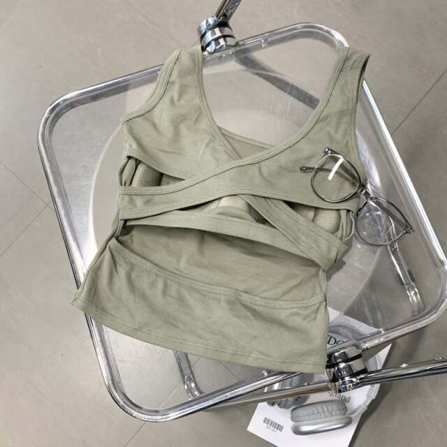 バッククロスタンクトップ