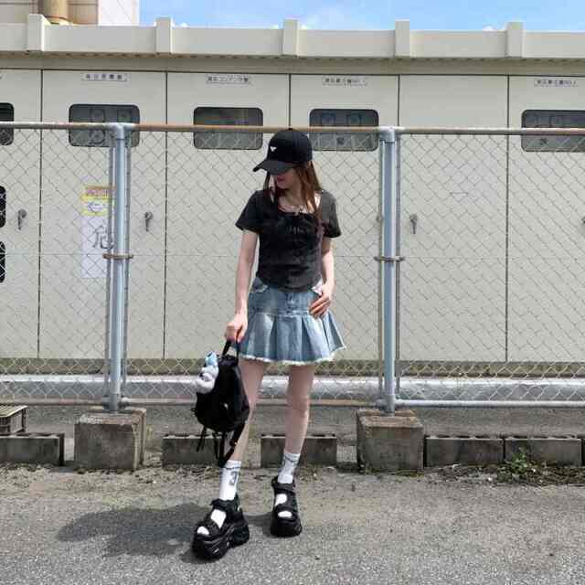リブレースアップトップス