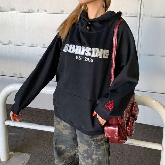 ロゴ合成皮革フードプルオーバー