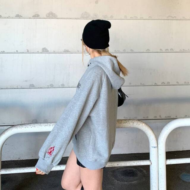 ロゴ合成皮革フードプルオーバー