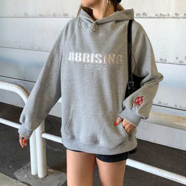 ロゴ合成皮革フードプルオーバー