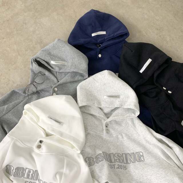 ロゴ合成皮革フードプルオーバー