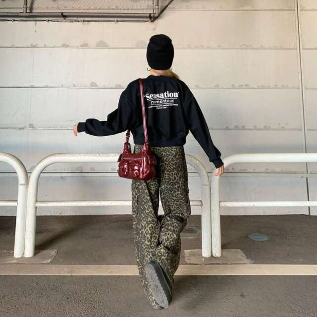 バックロゴカットブルゾン