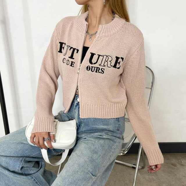 ロゴ刺繍ZIPニットトップス