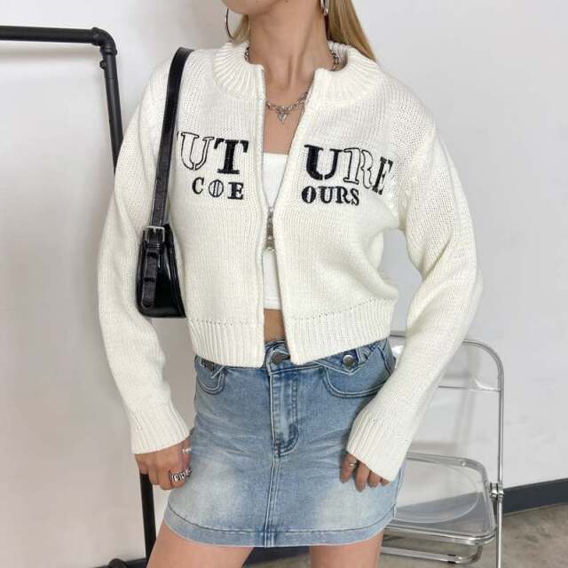 ロゴ刺繍ZIPニットトップス