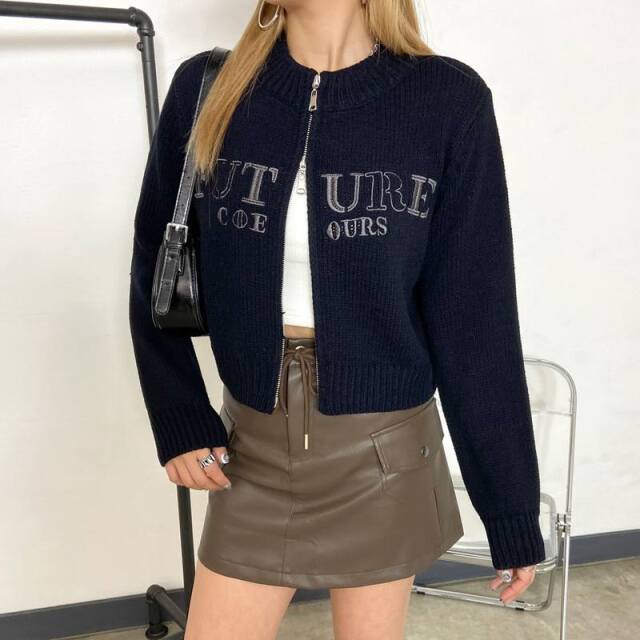 ロゴ刺繍ZIPニットトップス