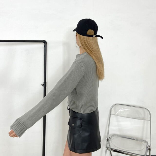 ロゴ刺繍ZIPニットトップス