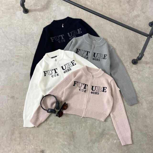 ロゴ刺繍ZIPニットトップス