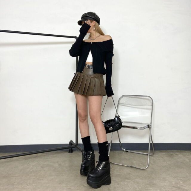 ヴィンテージライク合成皮革タックスカート