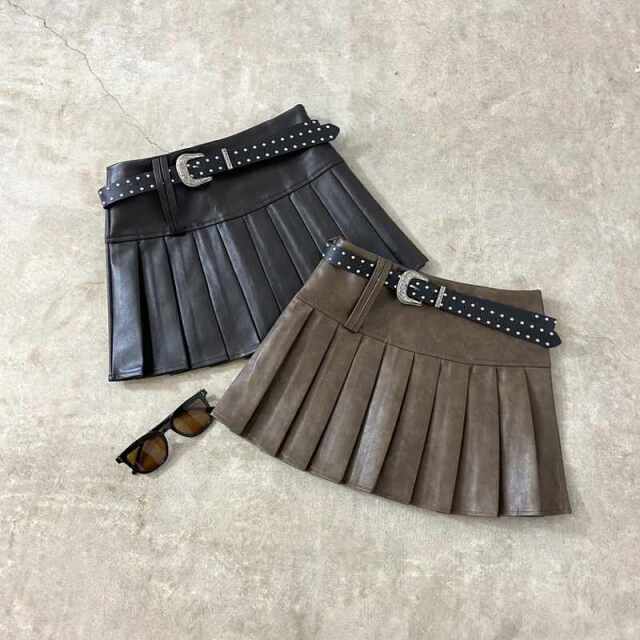 ヴィンテージライク合成皮革タックスカート