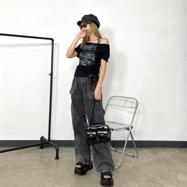 アンサンブル風ロゴサイドドロストトップス