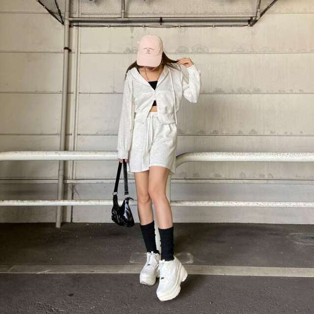 ストーンパーカー・ショートパンツセットアップ