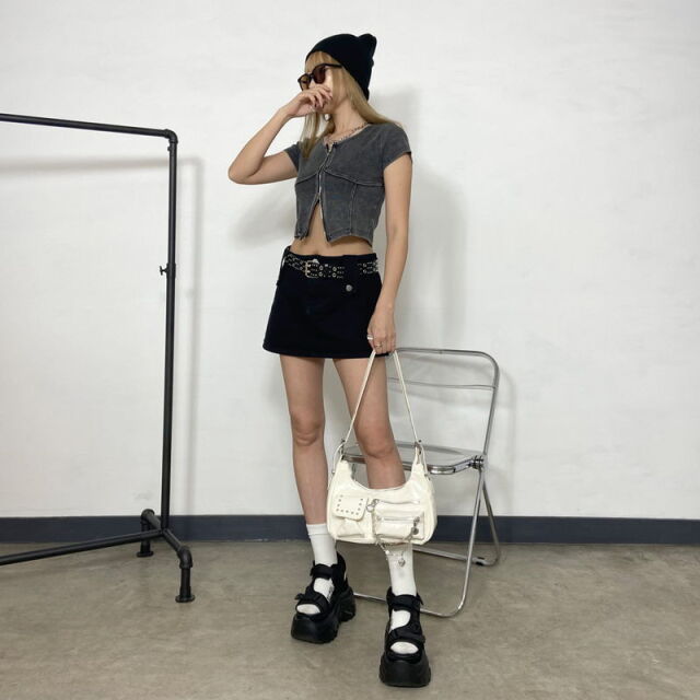 リブZIPショートトップス