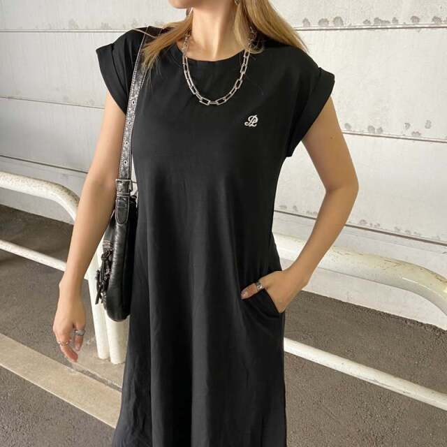 ロゴ刺繍Tワンピース