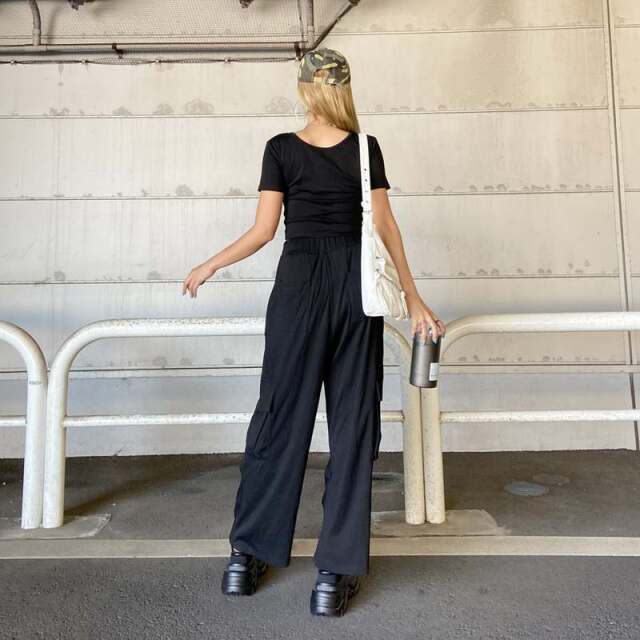 ロゴTシャツ・カーゴパンツセットアップ