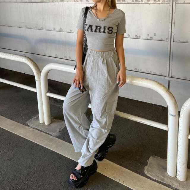 ロゴTシャツ・カーゴパンツセットアップ