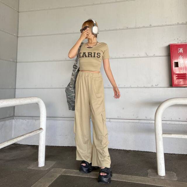 ロゴTシャツ・カーゴパンツセットアップ