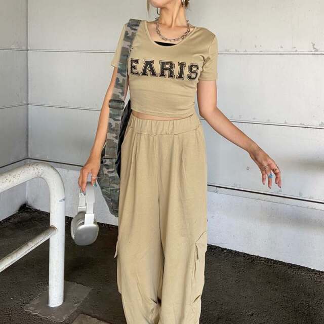 ロゴTシャツ・カーゴパンツセットアップ