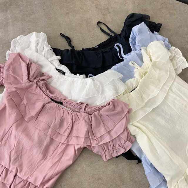 シュシュ付きイレヘムフリルオフショルトップス
