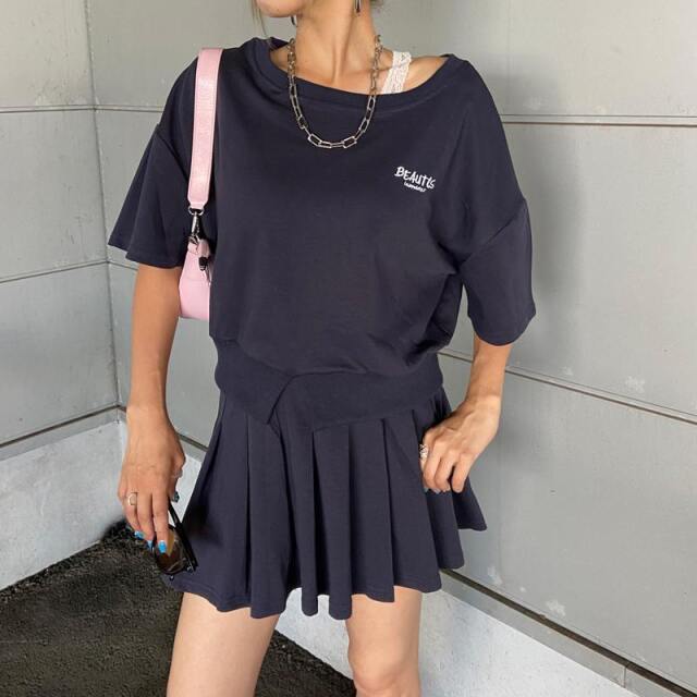 ロゴ刺繍プルオーバー・タックスカートセットアップ