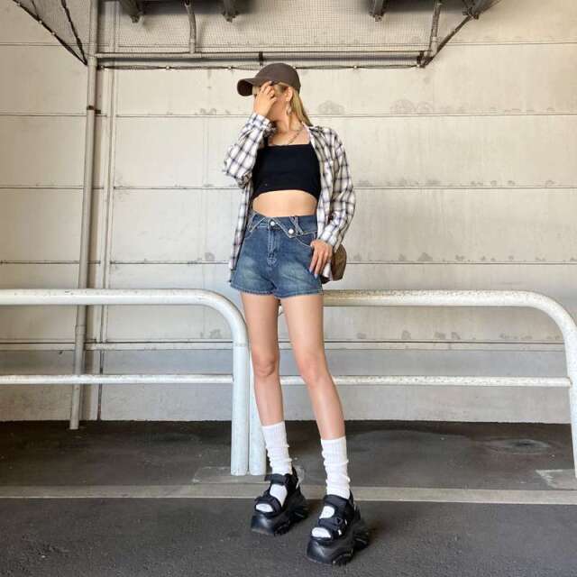 ウエスト折り返しデニムショートパンツ