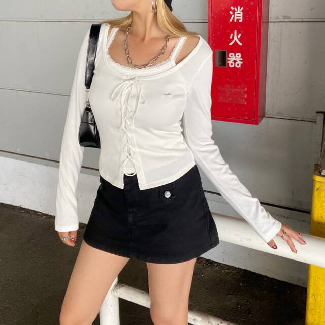 レースアップシルバーロゴトップス