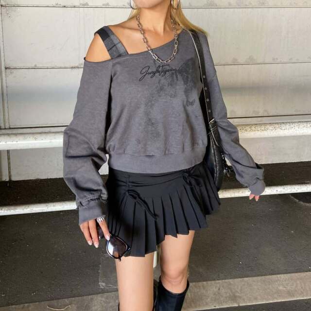 バタフライワンショルダートップス