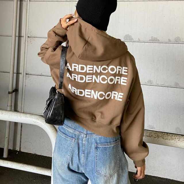 バックロゴZIPパーカー