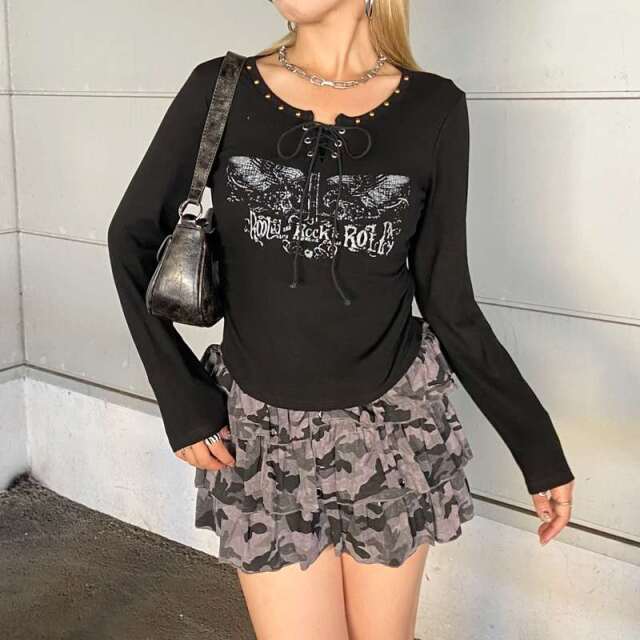 リベットモチーフロゴレースアップトップス