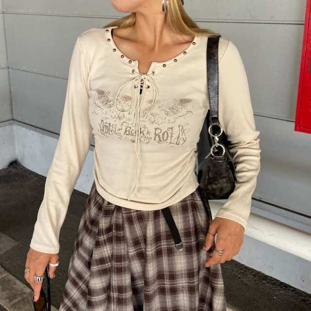 リベットモチーフロゴレースアップトップス