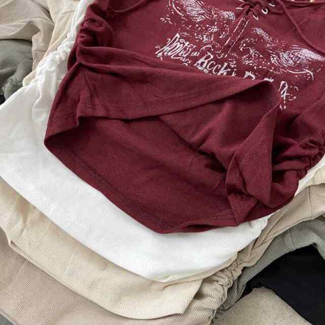 リベットモチーフロゴレースアップトップス