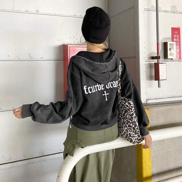 クロス刺繍ブリーチZIPパーカー