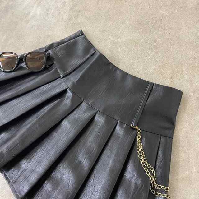 ファーベルト付き合成皮革タックスカート