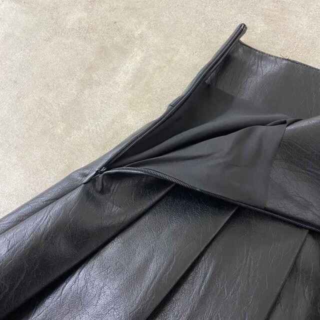 ファーベルト付き合成皮革タックスカート