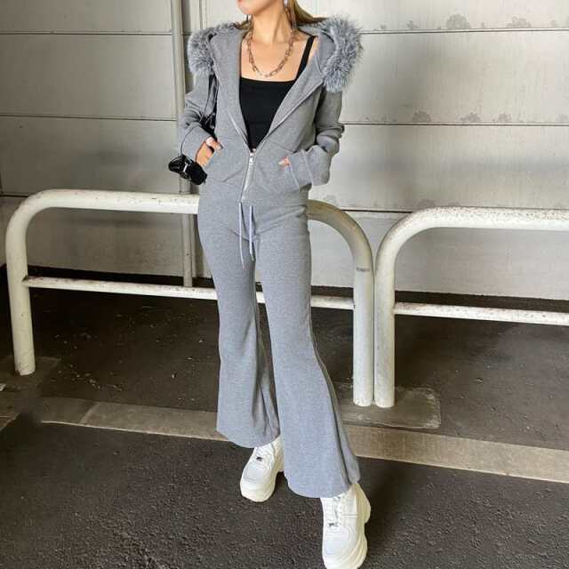 ファーフードZIPパーカー・フレアパンツセットアップ