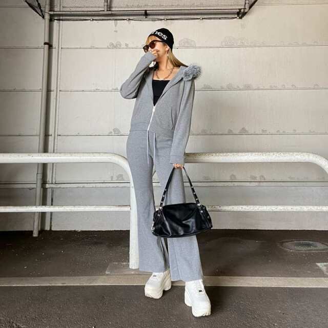 ファーフードZIPパーカー・フレアパンツセットアップ