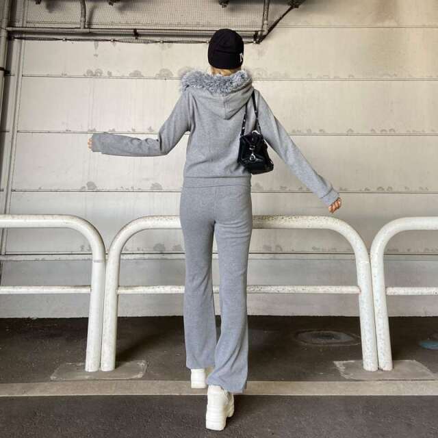 ファーフードZIPパーカー・フレアパンツセットアップ