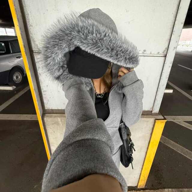 ファーフードZIPパーカー・フレアパンツセットアップ