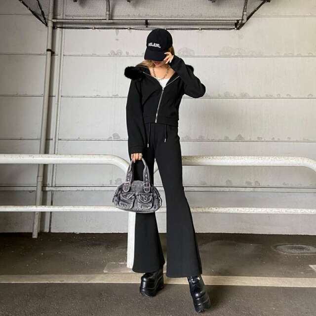 ファーフードZIPパーカー・フレアパンツセットアップ