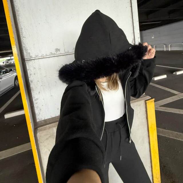 ファーフードZIPパーカー・フレアパンツセットアップ