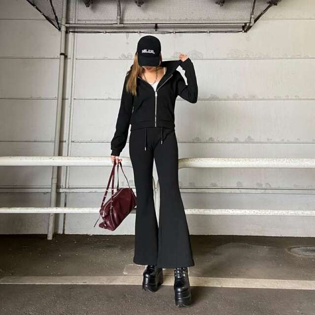 ファーフードZIPパーカー・フレアパンツセットアップ