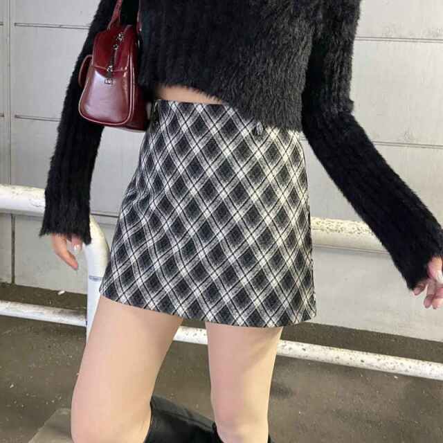 チェックミニスカート