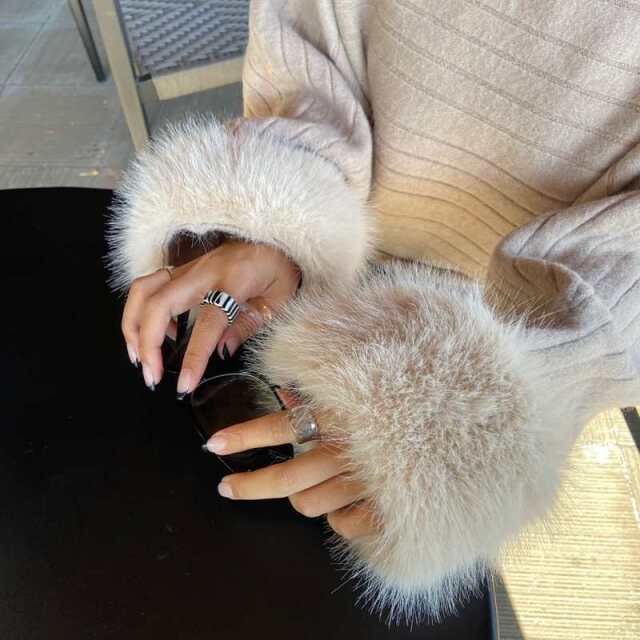 袖ファーニットプルオーバー