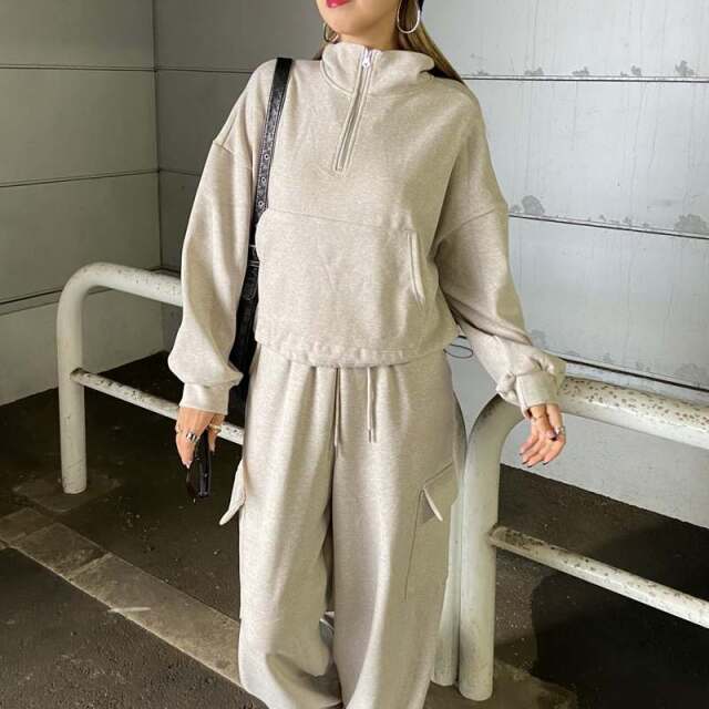 ZIPハイネックトップス・カーゴパンツセットアップ