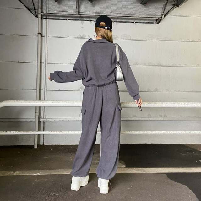 ZIPハイネックトップス・カーゴパンツセットアップ