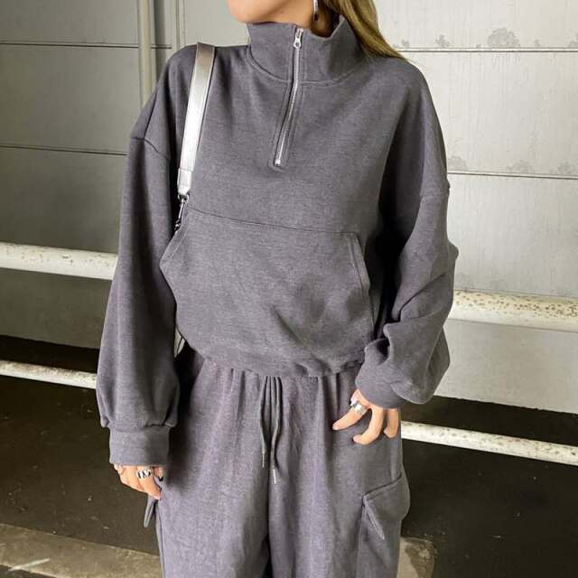 ZIPハイネックトップス・カーゴパンツセットアップ