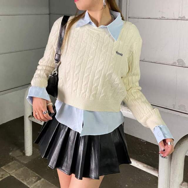 ケーブルニットプルオーバー・シャツアンサンブル