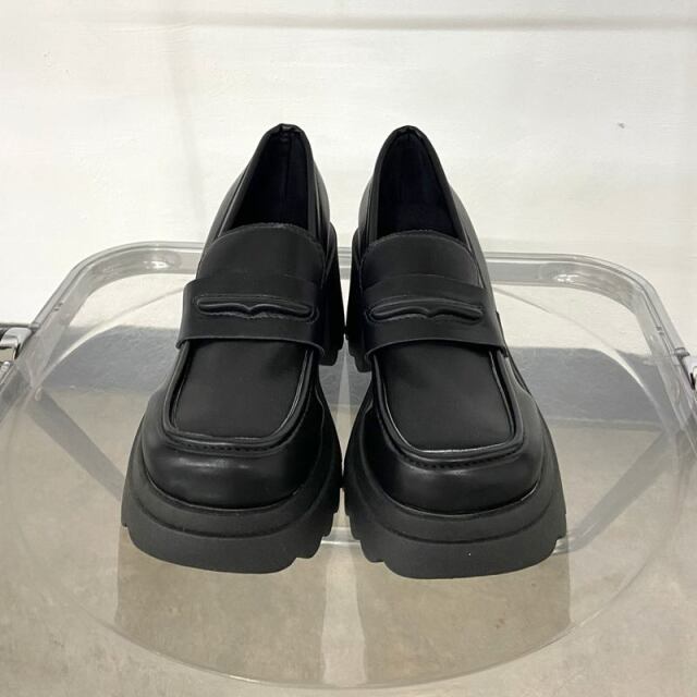 厚底ローファー